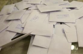 Δημοσκόπηση Metron Analysis: Μπροστά με διψήφιο προβάδισμα η ΝΔ - Η γνώμη για Τσίπρα