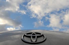 Toyota: «Αγνοεί» το πλήγμα των 9 δισ. και αυξάνει τις προβλέψεις για τα κέρδη