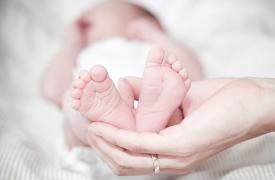 Δημογραφικό: Baby bonus από δήμους της χώρας - Μόλις 65.594 γεννήσεις στην Ελλάδα το 2025