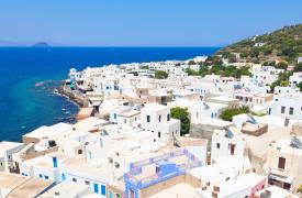 Νίσυρος: Ο μύθος του Πολυβώτη και το μοναδικό επισκέψιμο ηφαίστειο