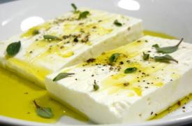 Το παράδοξο της Φέτας: Ρεκόρ εξαγωγών και «χρυσές» τιμές αλλά... άδεια μαντριά