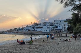 Το κυκλαδίτικο νησί που βρίσκεται στους κορυφαίους μυστικούς προορισμούς της Ευρώπης