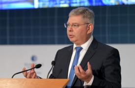 Σιάμισιης: «Η Ελλάδα δεν έχει ακριβότερα καύσιμα» – Το στοίχημα της διύλισης σε εποχή ακραίων διακυμάνσεων