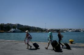 Ξεκίνησε η έξοδος των εκδρομέων του τριημέρου - Αυξημένη κίνηση στα λιμάνια της Αττικής