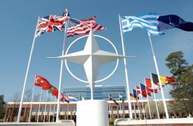 Πώς σχεδιάζουν οι ΗΠΑ να συρρικνώσουν τη στρατιωτική παρουσία τους στο ΝΑΤΟ - Αναταράξεις στην ευρωπαϊκή ασφάλεια  