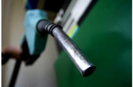 Καύσιμα: Μικρή πτώση στις τιμές – Παραμένει ο φόβος της επιβράδυνσης της οικονομίας