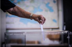 Το μέτρημα των «εκλογολόγων» της Ν.Δ. - Eμμένει στη 13η σύνταξη το ΠΑΣΟΚ - Φαβορί η Ρένα για την ηγεσία του ΣΥΡΙΖΑ