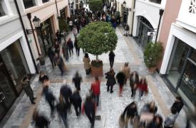 Εμπόριο, βιομηχανία, τουρισμός και εστίαση είναι οι μεγαλύτεροι εργοδότες της χώρας