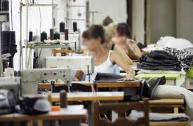 Έρχεται επιδότηση για τις εταιρείες ένδυσης που επλήγησαν από τον πόλεμο