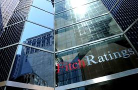 Fitch: Η Ελλάδα ξεχωρίζει πανευρωπαϊκά για τη βελτίωση της δημοσιονομικής της εικόνας
