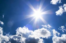 Πώς να προστατευτούμε από τους κινδύνους που κρύβει ο ήλιος