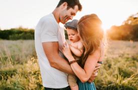 Αύξηση 6% στις υιοθεσίες στην Ελλάδα το 2024 - Στην Αττική οι περισσότερες