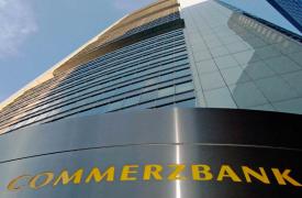 Commerzbank: Έρχονται «επιθετικές» μειώσεις επιτοκίων από τη Fed, ακόμα πιο ψηλά ο χρυσός