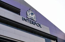 Interpol: Περίπου 5.800 συλλήψεις και κατάσχεση 300 εκατ. δολαρίων σε παγκόσμια επιχείρηση κατά της απάτης