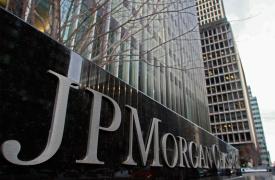 «Overweight» για τις ελληνικές τράπεζες η JP Morgan - Διαχειρίσιμο το κόστος των πλημμυρών - Αυξάνει τις τιμές στόχους