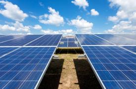 Ενέργεια: 2η παγκοσμίως η Ελλάδα το 2023 σε «ηλιακό μερίδιο» στον ηλεκτρισμό