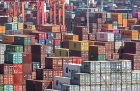 ΗΠΑ: Σε χαμηλό 16 ετών το εμπορικό έλλειμμα τον Οκτώβριο