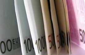 Νέα μέτρα για το ιδιωτικό χρέος - Άρση κατασχέσεων, διεύρυνση Εξωδικαστικού και ρύθμιση 72 δόσεων