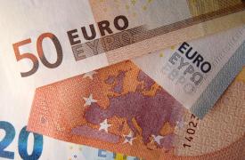 Κολλημένα σε καταθέσεις και μετρητά τα ελληνικά νοικοκυριά