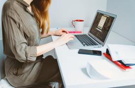 Γυναίκες: Τι ποσό δικαιούνται για να ανοίξουν επιχείρηση ή να αναλάβουν μισθωτή εργασία - Τα προγράμματα που «τρέχουν»