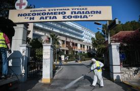 Στο νοσοκομείο Παίδων 4χρονο αγοράκι που ανασύρθηκε από πισίνα ξενοδοχείου στην Ανάβυσσο