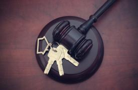 Χρέη στην Εφορία: Στο σφυρί ακριβά ακίνητα οφειλετών - Η λίστα της ΑΑΔΕ