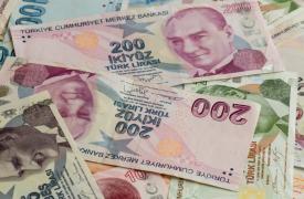 Η νίκη Ερντογάν «βύθισε» την τουρκική λίρα σε νέο ιστορικό χαμηλό