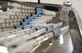 Moderna: Αντλεί έως 2,3 δισ. δολάρια με μετατρέψιμα ομόλογα μετά το ράλι της μετοχής