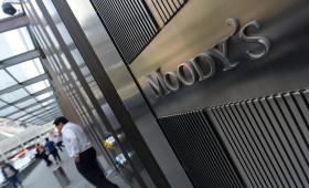 Moody's: Διαχειρίσιμο το κόστος της ρύθμισης του νόμου Κατσέλη για τις τράπεζες