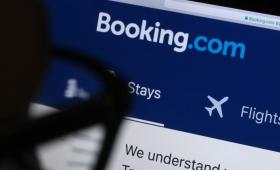 Booking.com: Άνοδος 21% στις αναζητήσεις των Ελλήνων για το τριήμερο του Αγίου Πνεύματος