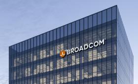 Broadcom: Συζητά χρηματοδότηση 80 δισ. δολαρίων για τσιπ τεχνητής νοημοσύνης