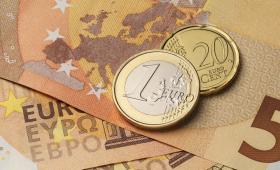 Χάσμα στις αμοιβές των μισθωτών: Στα €1.292,65 στις μεγάλες επιχειρήσεις, €853,82 στις μικρομεσαίες