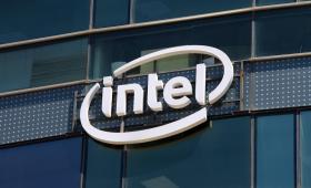 Intel: Κάτω από τις προσδοκίες τα έσοδα στο α' τρίμηνο - Απώλειες 8% για τη μετοχή