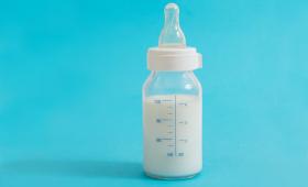 Κρίση στο βρεφικό γάλα: Εντοπίστηκε για πρώτη φορά κερεουλίδη σε βρέφος στη Γαλλία