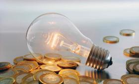 Τιμολόγια ρεύματος: Οριζόντιο «κούρεμα» των χρεώσεων φέρνει η μείωση των ρευματοκλοπών