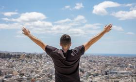 Youth Pass: Ξεπερνούν τις 66.700 οι αιτήσεις για την ψηφιακή χρεωστική κάρτα των 150 ευρώ