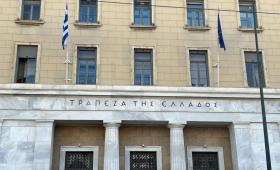 Μειώθηκαν οι καταθέσεις των νοικοκυριών τον Μάρτιο, αύξηση 2,5 δισ. στις επιχειρήσεις