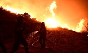 Φωκίδα: Συνεχίζεται η μάχη με τις φλόγες