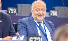 Τσιόδρας προς Κομισιόν: «Με ποια μέτρα και ποιο χρονοδιάγραμμα θα υλοποιηθεί το πλαίσιο για μείωση των τιμών ενέργειας;»