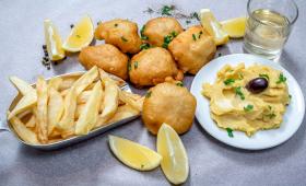 Καθαρά Δευτέρα: «Αλμυρό» το σαρακοστιανό τραπέζι - Πόσο κοστίζουν τα παραδοσιακά εδέσματα της εποχής