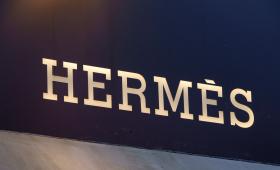 Hermes: Απογοήτευσαν οι πωλήσεις τριμήνου, επηρεάσε ο πόλεμος στη Μέση Ανατολή