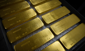 Χρυσός: Πέφτει κάτω από τα 5.000 δολάρια λόγω profit taking