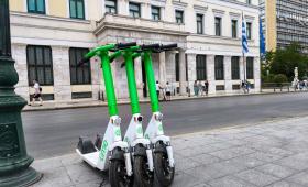 Ηλεκτρικά πατίνια στην Αθήνα: Νέοι κανονισμοί - Πού απαγορεύονται