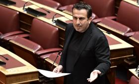 Παραστατίδης για μισθολογικές αυξήσεις ανώτατων ιεραρχών: Εκμαυλισμός ενόψει εκλογών