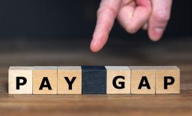 To μισθολογικό χάσμα αντρών - γυναικών ανοίγει την «ψαλίδα» και στις συντάξεις τους