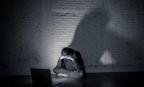 Κομισιόν: Σχέδιο δράσης κατά του κυβερνοεκφοβισμού - Εφαρμογή για τα θύματα cyberbullying