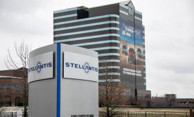 H Stellantis κάνει το μεγάλο «reset»