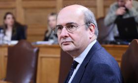Χατζηδάκης: Κεντροδεξιά που δίνει λύσεις, όχι κεντροδεξιά της νοσταλγίας