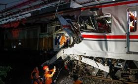 Στους 14 οι νεκροί από τη σύγκρουση τρένων στην Ινδονησία
