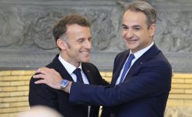Στο Παρίσι ο Μητσοτάκης για τη συνάντηση της Συμμαχίας των Προθύμων για την Ουκρανία